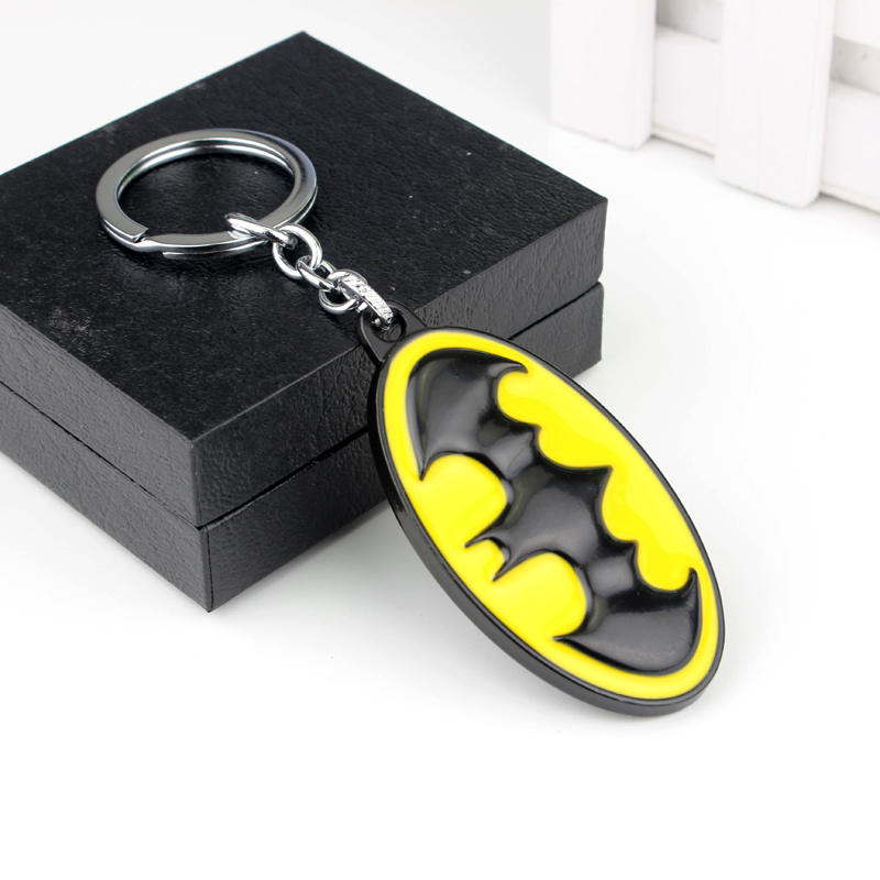 クリエイティブな黒と黄色の楕円形の金属製キーホルダー、バット - Car Accessories Gifts For Men のレビューと価格